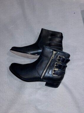 Renvy Woman’s Leather Bootie SZ 7.5